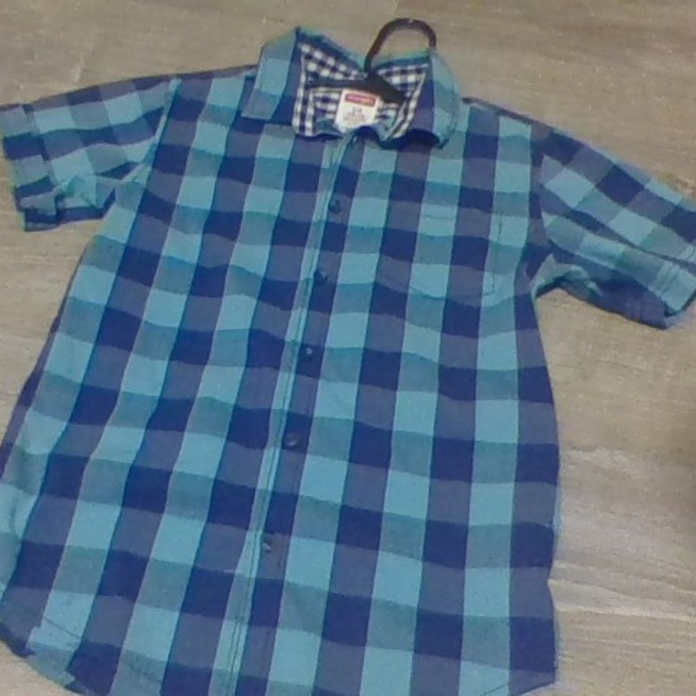 short sleeve buttoned down shirt boys